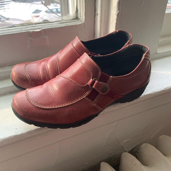 Vintage red slip on walking shoes - Size 9 - Picture 1 of 3